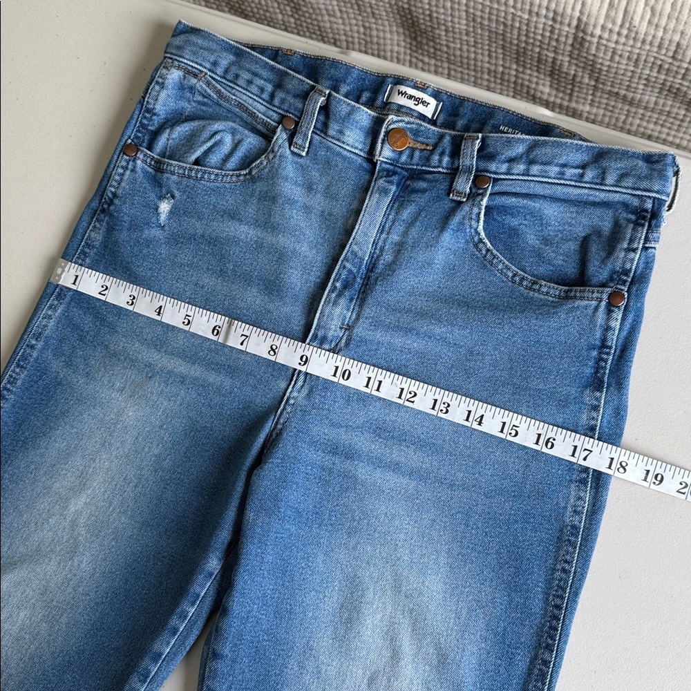 Wrangler Heritage Fit Jeans Medium Wash Women’s Size 30 - Picture 11 of 16